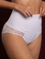 Classic panty made of premium microfiber with soft compression (020656)